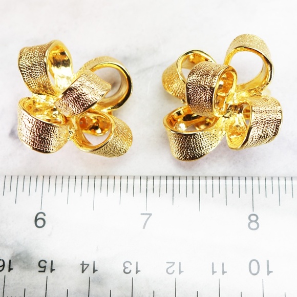 Vintage Kenneth Jay Lane 3-D Bow Clip-On Earrings - Picture 15 of 16